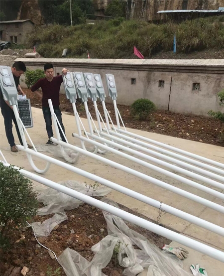 太陽能路燈安裝現場